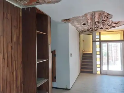 Casa 6 ambientes con 2 baños