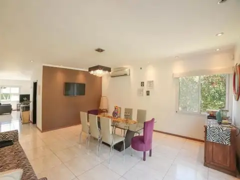Casa 5 ambientes con 3 baños