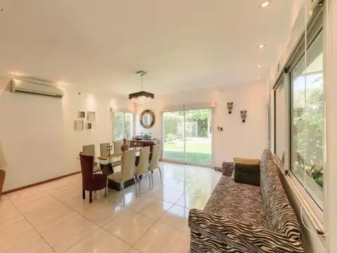 Casa en Venta en Funes Hills Cadaques, USD 490.000
