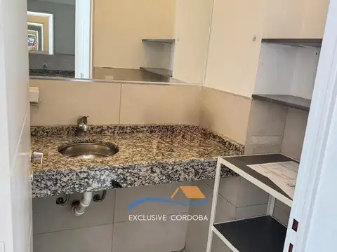 Oficina en Alquiler en Cerro De Las Rosas, $ 600.000