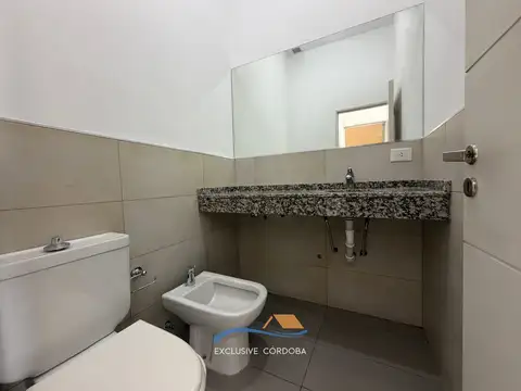 Oficina en Alquiler en Cerro De Las Rosas, $ 600.000