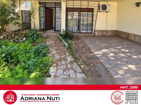 HAEDO SUR | CASA 3 AMBIENTES CON COCHERA Y AMPLÍSIMO PARQUE