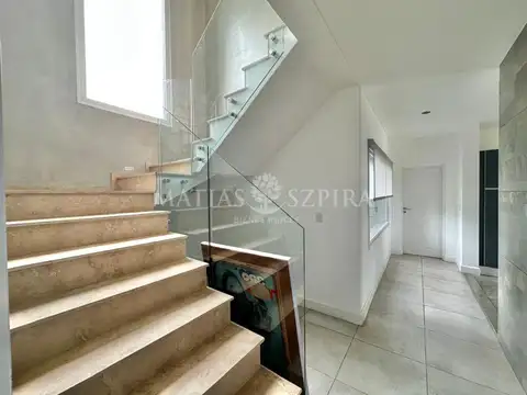Casa 7 ambientes con 6 baños