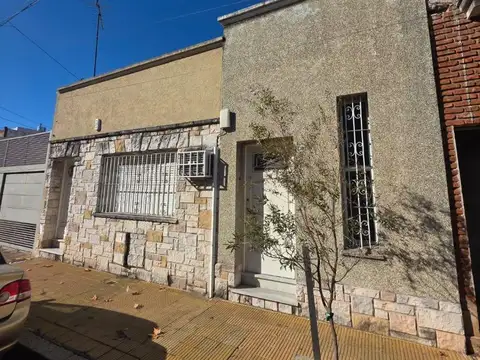 Casa en lote propio de 4 ambientes de 230m2