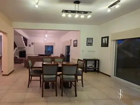 Casa 4 ambientes con 3 baños