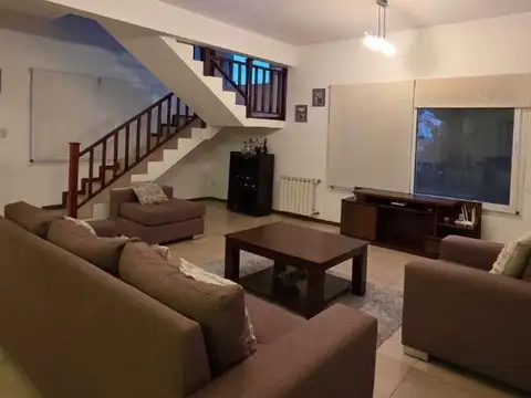 Casa en Venta con 6 cocheras