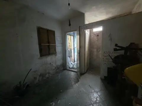 Venta 2 casas a reciclar sobre lote de 434m2 en Virasoro 2900
