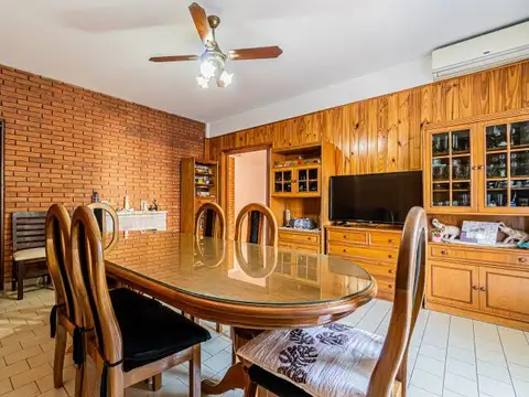 Venta de Muy luminoso PH en Santos Lugares