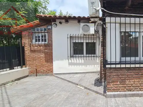 Casa  en Venta en Villa Sarmiento,3 Ambientes con 2 baños , gge. o  SUM cubierto , 2 patios , hermos