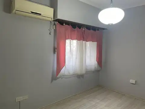 Casa en Alquiler con 1 cochera