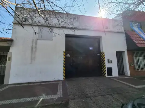 GALPON CON PORTON BUEN ALTURA- VARIOS DESTINOS