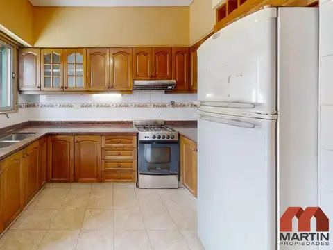 Casa en alquiler en Martínez 4 ambientes baño y toilette patio quincho cerrado y cochera x 2