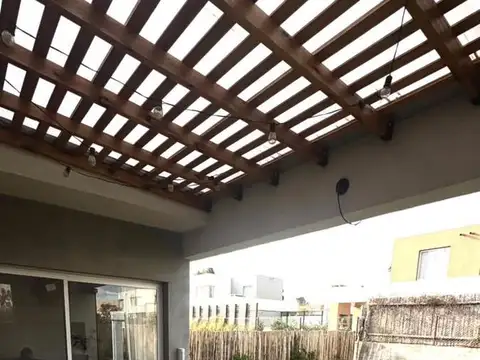 Casa en Alquiler en Pilar del Este - Casas del Este, $ 1.350.000