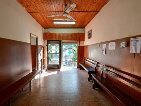 CASA MAS CONSULTORIOS EN FLORENCIO VARELA. PERMUTA