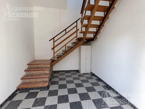 Depto Tipo Casa en Alquiler de 4 ambientes