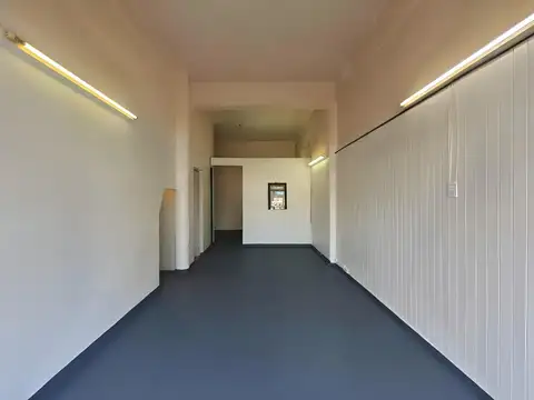 Excelente Local Comercial sobre Importante Avenida – Villa Luro, Capital Federal
