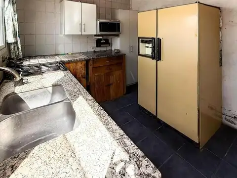 Casa en Venta con 3 cocheras
