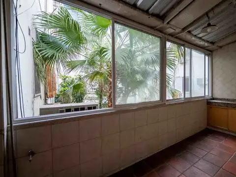 Avenida Hipólito Yrigoyen 1900