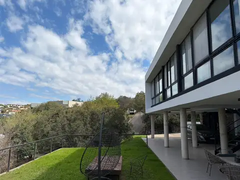 Casa 4 ambientes con 4 baños