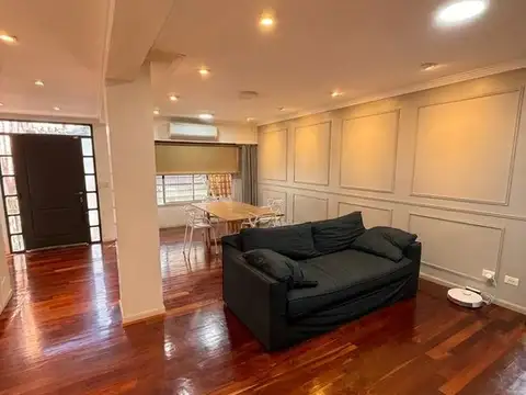 Casa en Alquiler con 2 cocheras