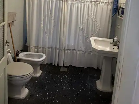 Casa en Venta con 5 cocheras