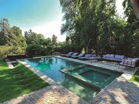 Casa 5 ambientes con 4 baños