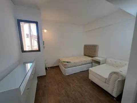 Emilio Mitre 1000, Piso 1