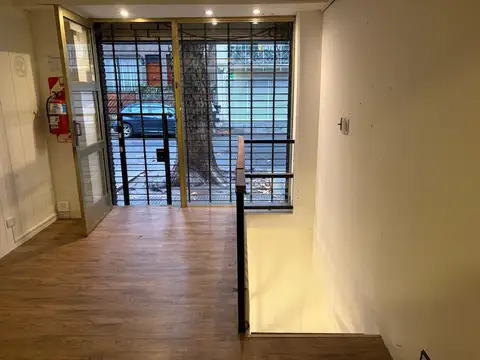 Venta local a la calle con sótano Belgrano