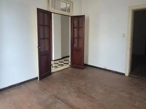 Casa en Alquiler con 2 cocheras