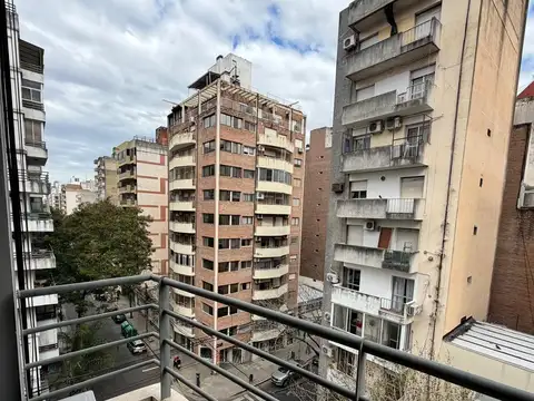 DEPARTAMENTO CON BALCON A LA CALLE AMOBLADO E IMPECABLE CON GASTOS BAJOS