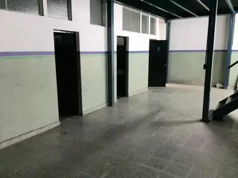 Propiedad Industrial en Venta, 2700 m Construidos en 3 Plantas