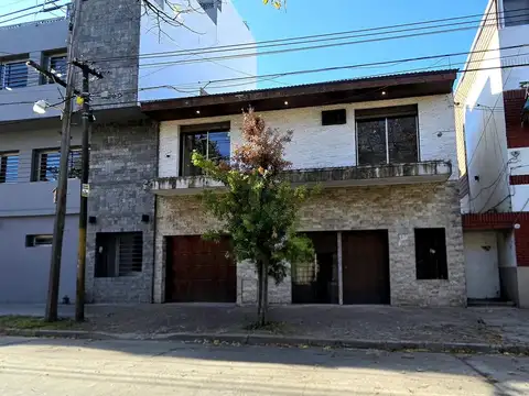 CASA 4 AMBIENTES GARAGE TERRAZA PATIO PARRILLA venta