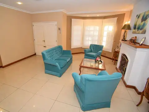 Casa 7 ambientes con 3 baños