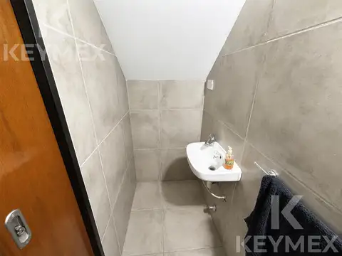 Casa en Alquiler con 3 cocheras