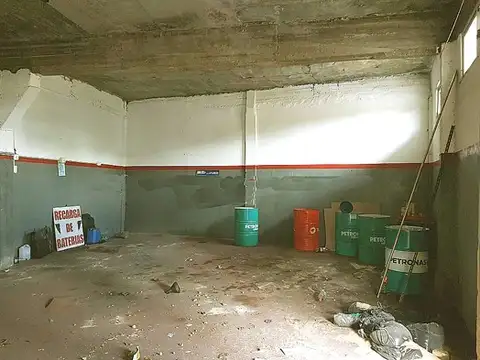 DEPOSITO O LOCAL DE 77 M2 SOBRE AVENIDA EN ESQUINA CON ENTRADA PARA CAMIÓN