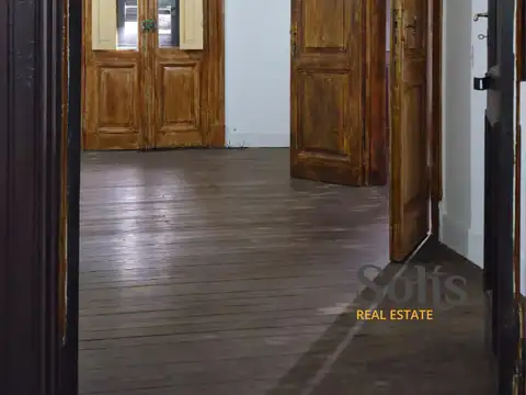 Casa planta alta uso comercial /profesional.