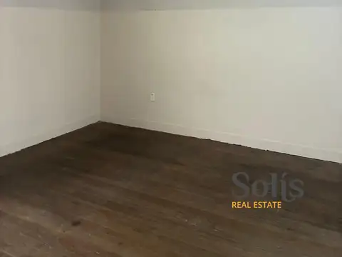 Casa planta alta uso comercial /profesional.