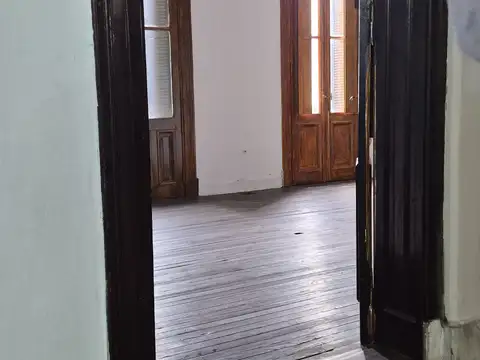 Casa 9 ambientes con 1 baño
