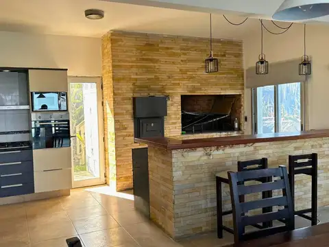Venta casa 4 dormitorios con vista al mar - Maldonado - Punta del Este