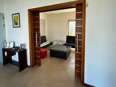 Casa 6 ambientes con 5 baños