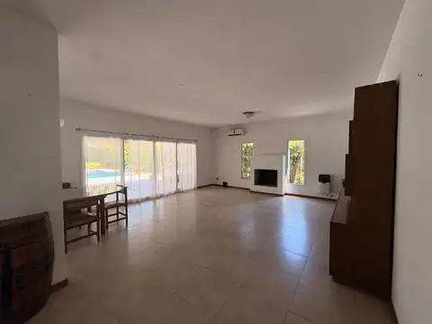 Casa 5 ambientes con 3 baños
