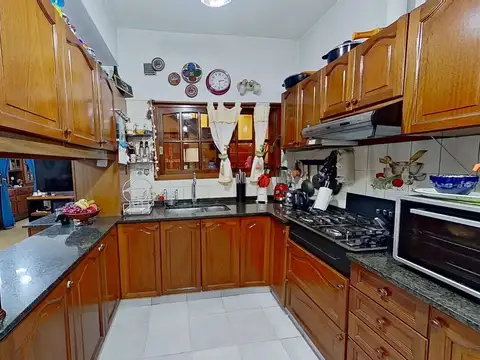 Venta Casa 5 amb cochera/ parrilla en Grand Bourg