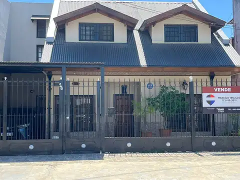 Venta Casa 5 amb cochera/ parrilla en Grand Bourg