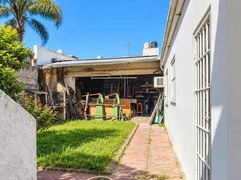 VENTA- J.L.SUAREZ- Casa Lote propio +consultorio+galpon