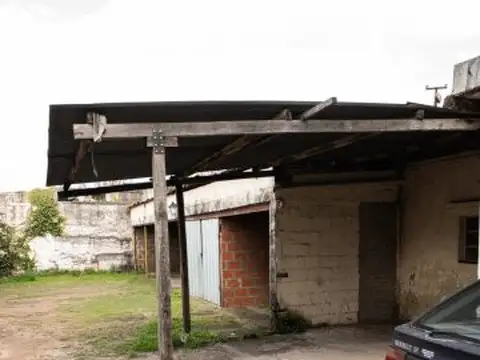 Casa en Venta con 3 cocheras