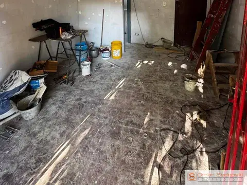 Local en Alquiler en Parque Casado, $ 180.000