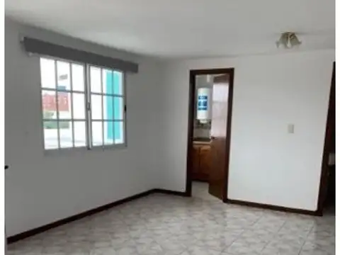 Depto 1Amb con patio, cfte luminoso, 2do piso por escalera