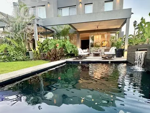 Casa 6 ambientes con 4 baños