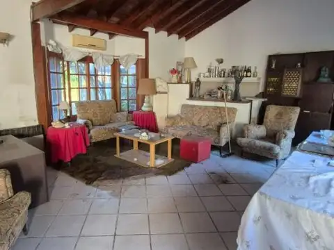 ¡OPORTUNIDAD! Casa sobre 2 LOTES (672 m² totales)