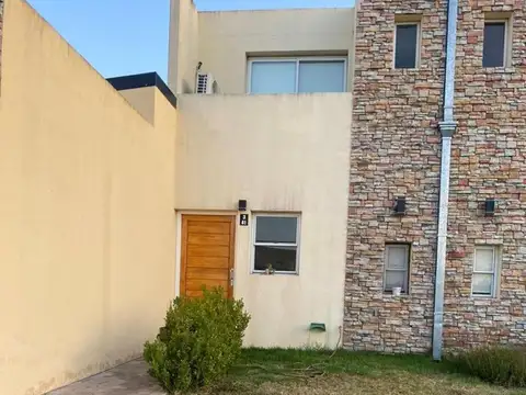 CASA 3 AMBIENTES EN ALQUILER MONTE GRANDE